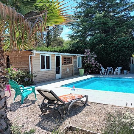 Chalet Banane Devant Piscine, A 6Km Du Festival De Piano De La Roque D'Antheron Rognes Luaran gambar
