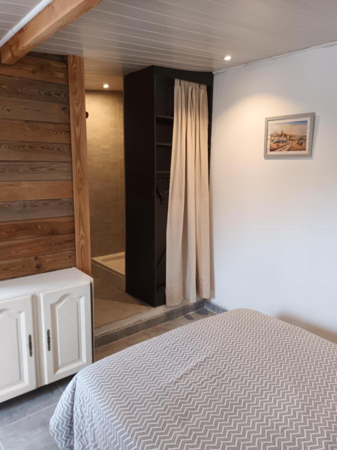 Chalet Banane Devant Piscine, A 6Km Du Festival De Piano De La Roque D'Antheron Rognes Luaran gambar