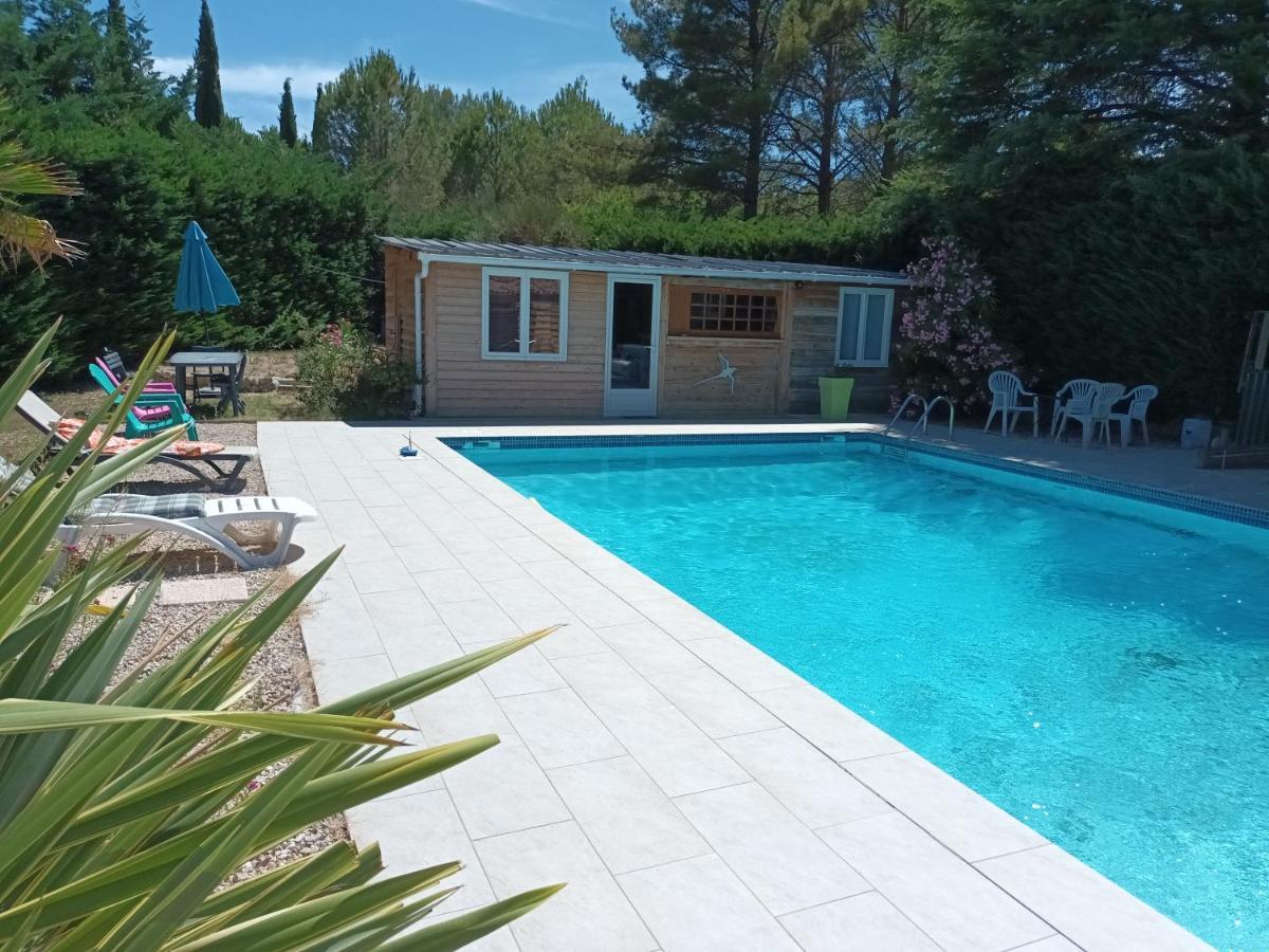 Chalet Banane Devant Piscine, A 6Km Du Festival De Piano De La Roque D'Antheron Rognes Luaran gambar