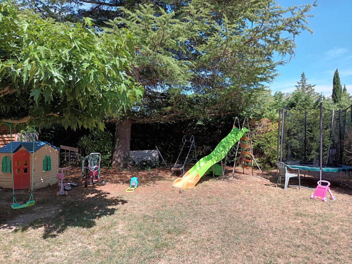 Chalet Banane Devant Piscine, A 6Km Du Festival De Piano De La Roque D'Antheron Rognes Luaran gambar