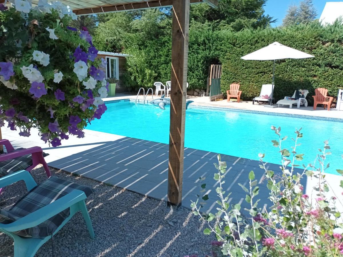 Chalet Banane Devant Piscine, A 6Km Du Festival De Piano De La Roque D'Antheron Rognes Luaran gambar