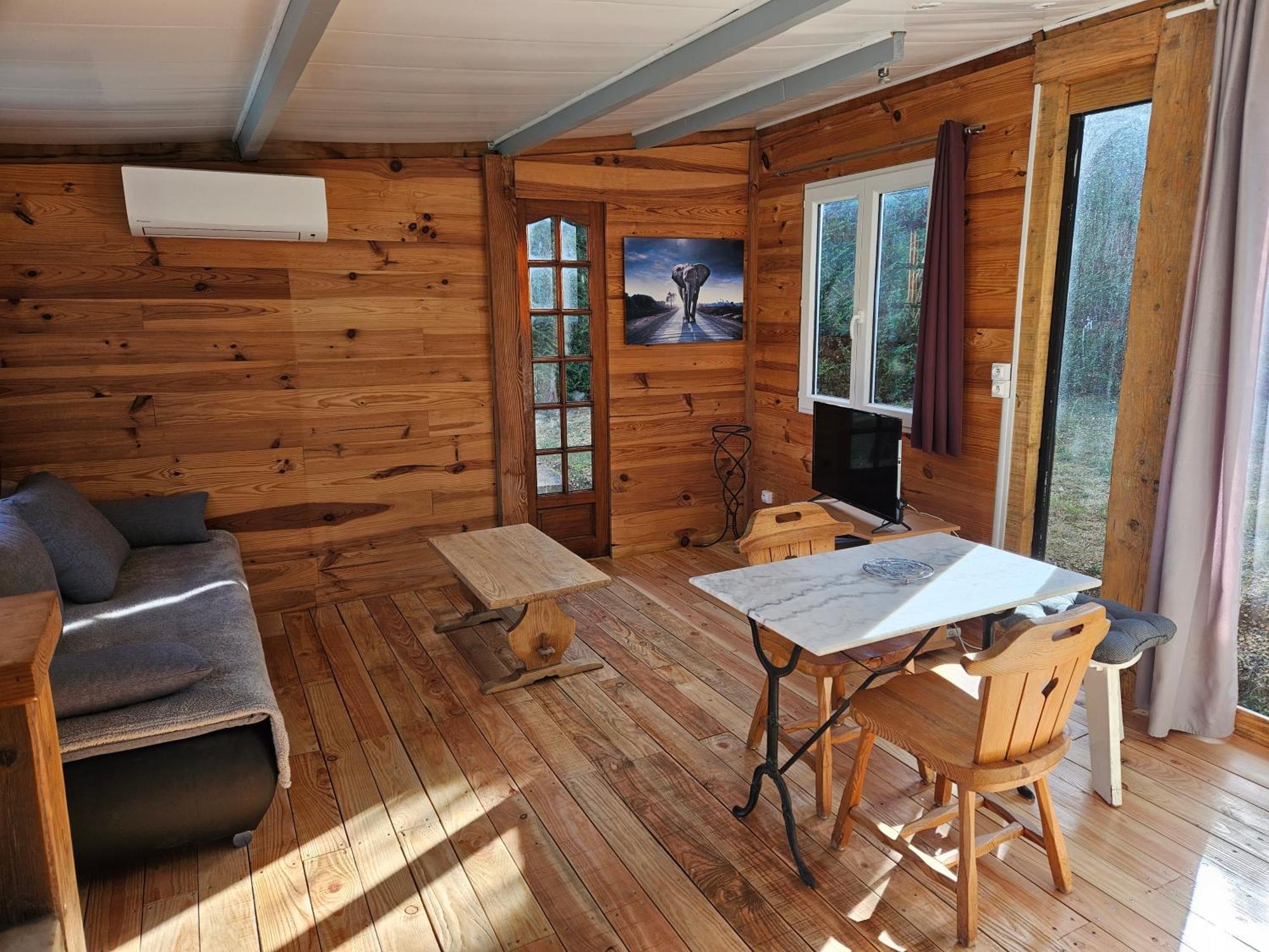 Chalet Banane Devant Piscine, A 6Km Du Festival De Piano De La Roque D'Antheron Rognes Luaran gambar