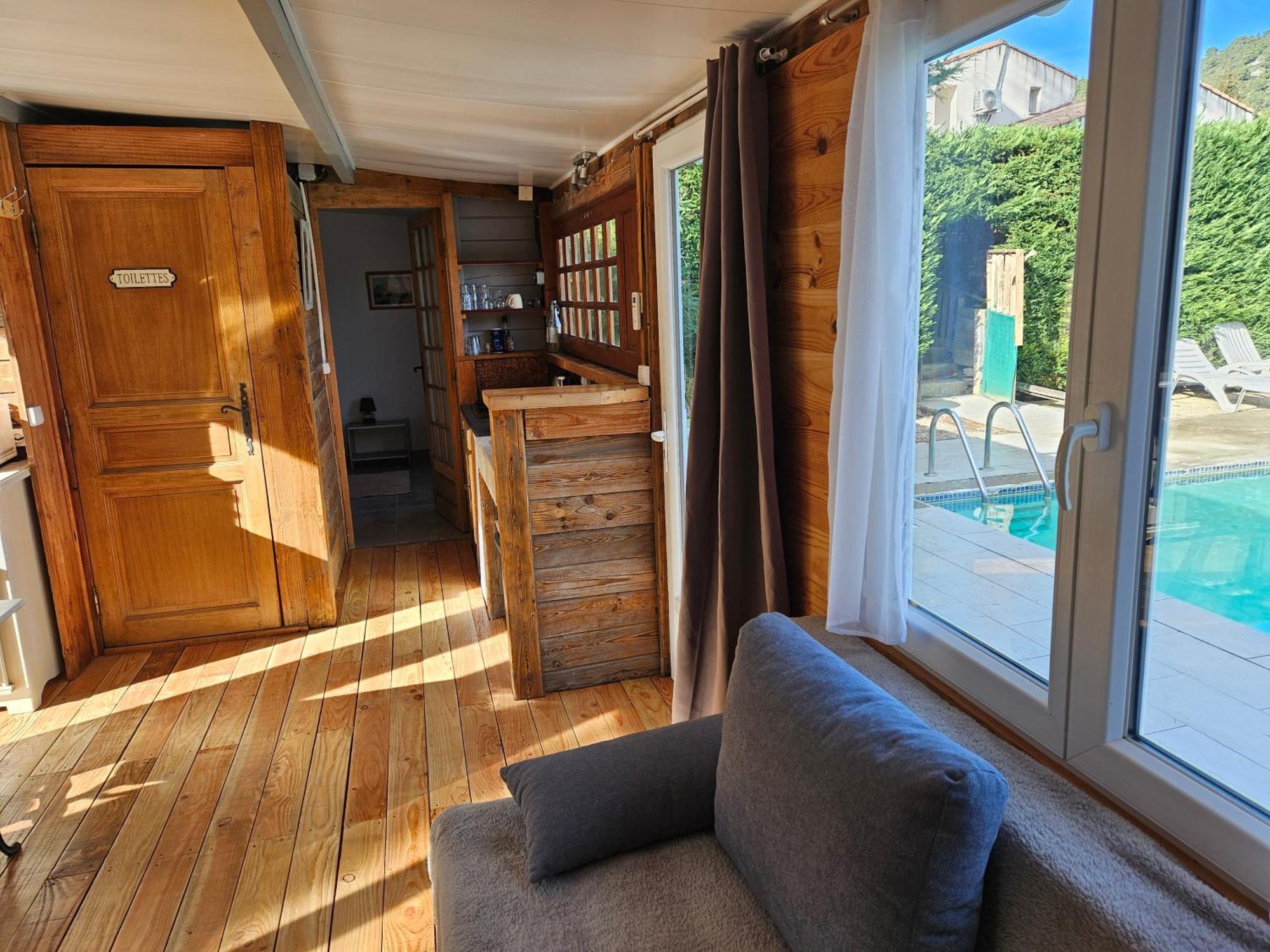 Chalet Banane Devant Piscine, A 6Km Du Festival De Piano De La Roque D'Antheron Rognes Luaran gambar